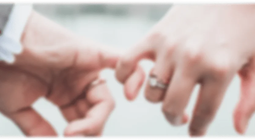 Finden Sie den passenden Ring für Verlobung oder Hochzeit. Bei Zenubia entstehen Verlobungs- und Trauringe als einzigartige Unikate: individuell im Stil, Material und Design und so besonders wie Ihre Liebe.