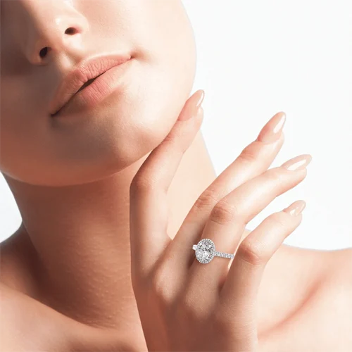 zenubia_schmuck_winterthur_zuerich_verlobungsringe_alexandra_wg_hand-1