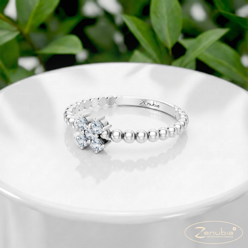 Elin_PodestNormalWEISS_ELIN_Verlobungsring_Zenubia_Weissgold_Podest