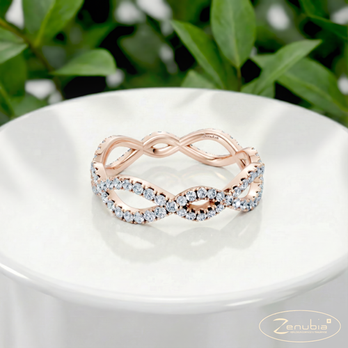 Ella_PodestNormalROSE_ELLA_Verlobungsring_Zenubia_Rosegold_Podest