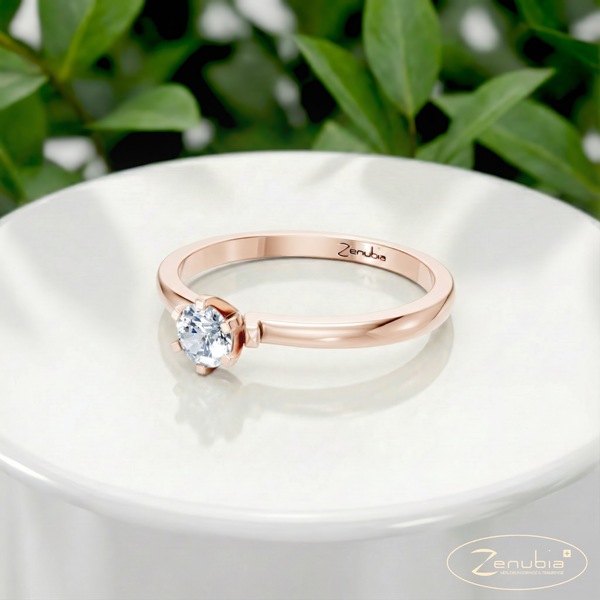 Fibi_PodestNormalROSE_FIBI_Verlobungsring_Zenubia_Rosegold_Podest