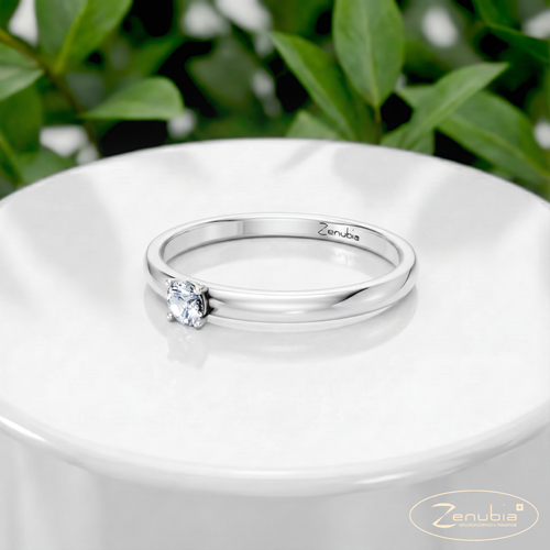 Lisa_PodestNormalWEISS_LISA_Verlobungsring_Zenubia_Weissgold_Podest