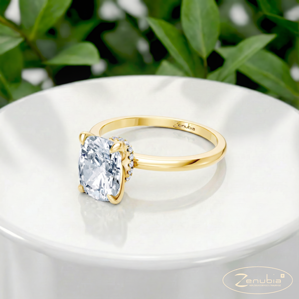 Loulou_PodestNormalGELB_LOULOU_Verlobungsring_Zenubia_Gelbgold_Podest