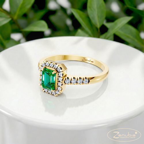 Malaika_PodestNormalGELB_MALAIKA_Verlobungsring_Zenubia_Gelbgold_Podest