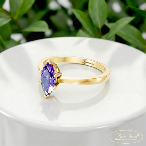 Mandy_PodestNormalGELB_MANDY_Verlobungsring_Zenubia_Gelbgold_Podest