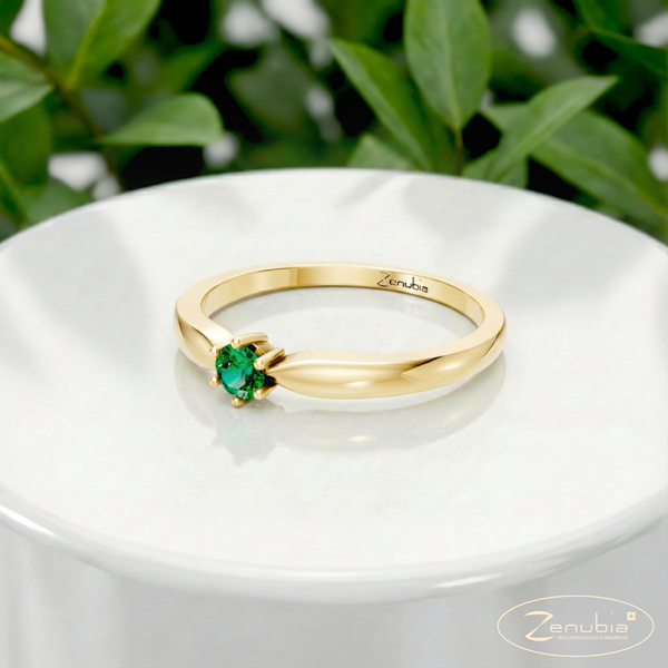 Manuela_PodestNormalGELB_MANUELA_Verlobungsring_Zenubia_Gelbgold_Podest