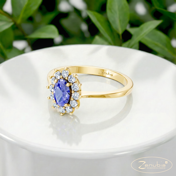 Masha_PodestNormalGELB_MASHA_Verlobungsring_Zenubia_Gelbgold_Podest