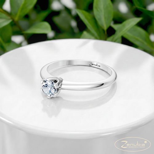 Mica_PodestNormalWEISS_MICA_Verlobungsring_Zenubia_Weissgold_Podest