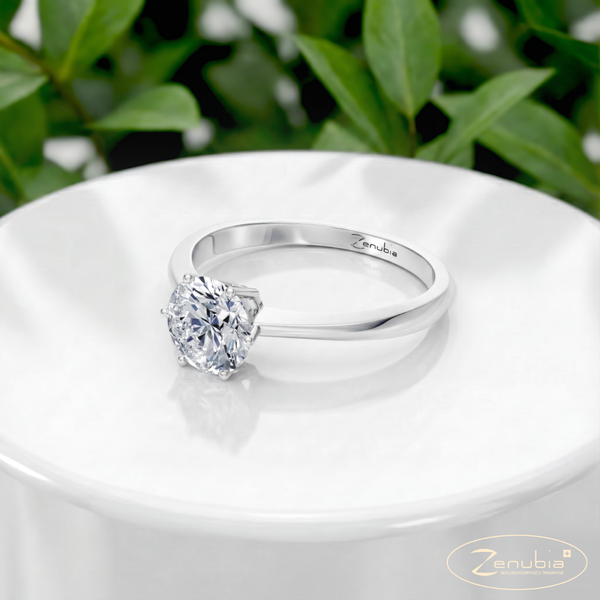 Milena_PodestSpecialWEISS_MILENA_ZenubiaSpecial_Verlobungsring_Zenubia_Weissgold_Podest