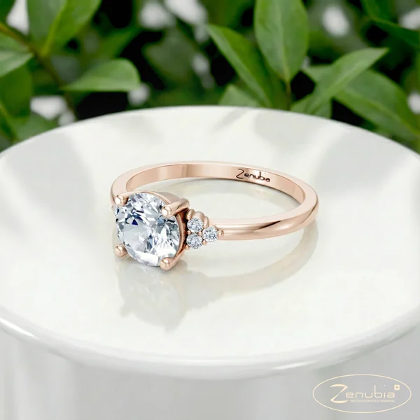 Pauletta_PodestNormalROSE_PAULETTA_Verlobungsring_Zenubia_Rosegold_Podest