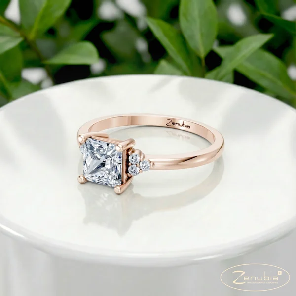 Penelope_PodestNormalROSE_PENELOPE_Verlobungsring_Zenubia_Rosegold_Podest
