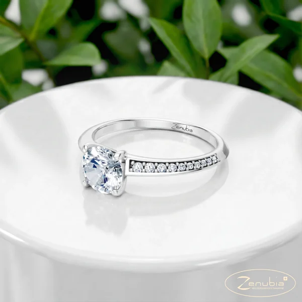 Sabina_PodestNormalWEISS_SABINA_Verlobungsring_Zenubia_Weissgold_Podest