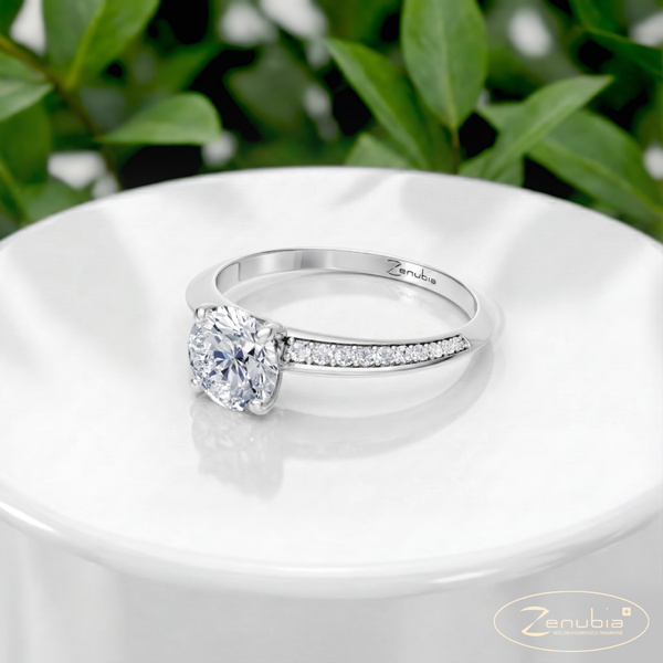 Sabina_PodestSpecialWEISS_SABINA_ZenubiaSpecial_Verlobungsring_Zenubia_Weissgold_Podest