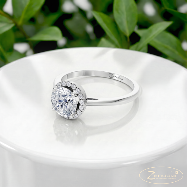 Selina-LD_PodestLabgrownWEISS_SELINA_LD_Verlobungsring_Zenubia_Weissgold_Podest