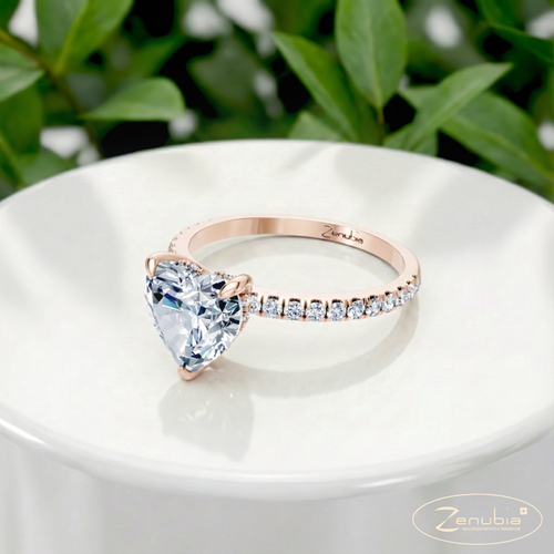 Zazou_PodestNormalROSE_ZAZOU_Verlobungsring_Zenubia_Rosegold_Podest