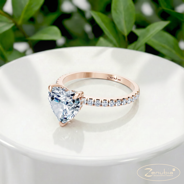 Zazou_PodestNormalROSE_ZAZOU_Verlobungsring_Zenubia_Rosegold_Podest