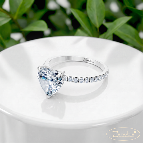 Zazou_PodestNormalWEISS_ZAZOU_Verlobungsring_Zenubia_Weissgold_Podest